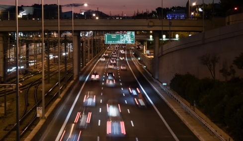 Video: Σοκαριστική αντίδραση οδηγού στην Αττική Οδό