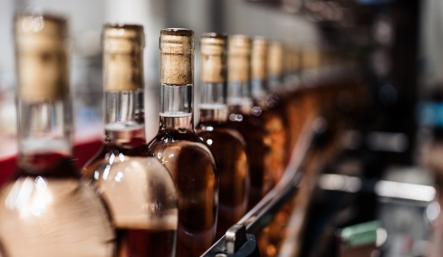 Σε ιστορική κρίση το αλκοόλ - Τι έρχεται;
