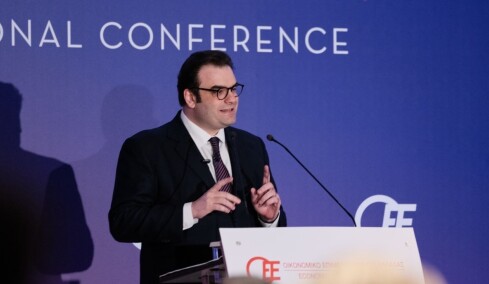 Πιερρακάκης: Η Ελλάδα καταγράφει τη μεγαλύτερη μείωση χρέους παγκοσμίως, στόχος να πέσει κάτω από το 120% του ΑΕΠ έως το 2029