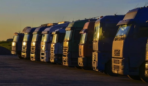 Τι μεταφέρουν τώρα 40 νταλίκες στο OAKA;

