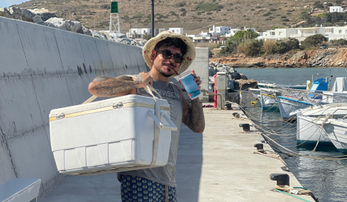 «Εκεί έμαθα ότι η ευτυχία βρίσκεται στα απλά»: Η Πάρος του Stan
