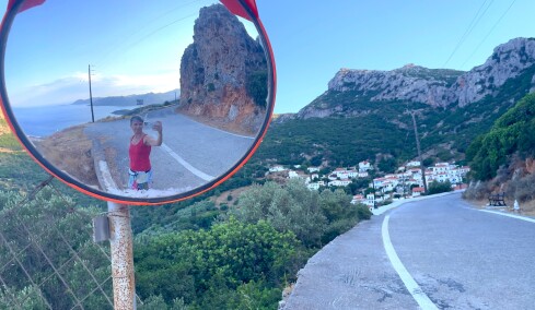 «Το χωριό μου είναι το πιο όμορφο, είναι ο δικός μου μικρόκοσμος»: Τα Βελανίδια Λακωνίας της Αναστασίας Μουτσάτσου