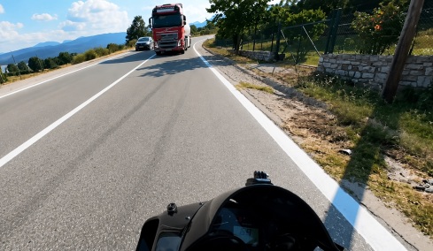 Οι ποινές που αντιμετωπίζει ο οδηγός του βυτιοφόρου για την εγκληματική προσπέραση