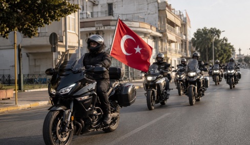Κομοτηνή: Mοτοσικλετιστές προκάλεσαν με τουρκικά εμβατήρια και σήμα των «Γκρίζων Λύκων» (video)