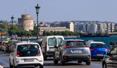 Τοποθετούν έξυπνες πινακίδες με ραντάρ έξω από σχολεία