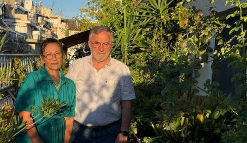 Το καλύτερο και βραβευμένο από πολίτες καταπράσινο μπαλκόνι της Θεσσαλονίκης: «Όταν πέθανε ο πατέρας μου, ήταν μονόδρομος να συνεχίσω», δείτε βίντεο
