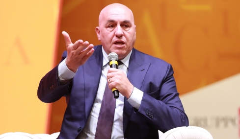 Ήμουν στο Ντουμπάι διότι είχα αποφασίσει να πάρω κάποιες ημέρες άδεια, λέει ο Ιταλός υπουργός Άμυνας