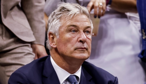 Ξανά στα δικαστήρια ο Άλεκ Μπάλντουιν για τον θάνατο της Χαλίνα Χάτσινς, δεκτή η αγωγή σε βάρος του από συντελεστή του «Rust»