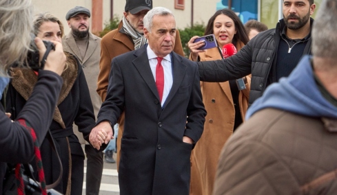  Δείτε βίντεο: Επιχείρηση της αστυνομίας για τη σύλληψη του ακροδεξιού πρώην υποψήφιου προέδρου της Ρουμανίας, Καλίν Τζορτζέσκου