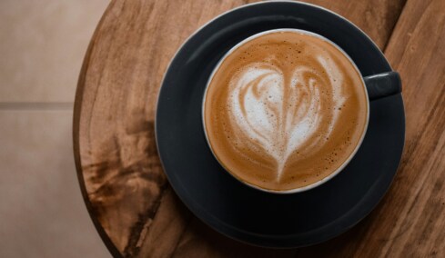 Η παράξενη γεύση καφέ που κατακλύζει το διαδίκτυο και φτιάχνεται με κρεμμύδια: Θα τη δοκιμάζετε;