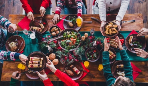 Ακριβότερο έως και 7% φέτος το χριστουγεννιάτικο τραπέζι, οι τιμές για γαλοπούλα και κουραμπιέ