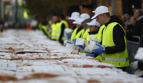 Στο Περιστέρι και φέτος η μεγαλύτερη βασιλόπιτα της Ελλάδας, δείτε βίντεο με τις προεργασίες