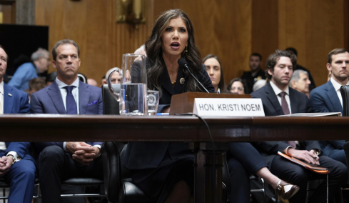 Η Μινεσότα μήνυσε την υπουργό Εσωτερικής Ασφάλειας για τις επιχειρήσεις καταστολής της μετανάστευσης 