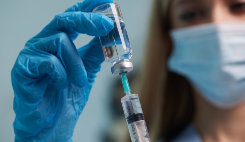 «Μεγάλες προσδοκίες για εμβόλιο ενάντια στον προχωρημένο καρκίνο πνεύμονα»: Τι λέει ο διευθυντής του Ογκολογικού του Αγίου Σάββα