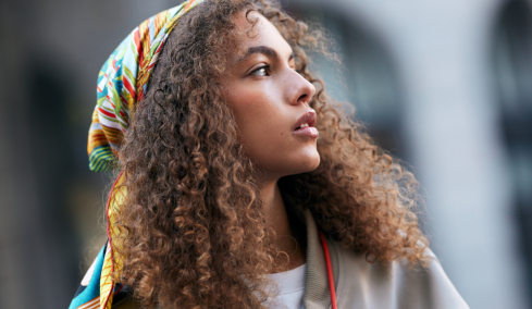 Οι εννέα βιταμίνες που χαρίζουν πιο δυνατά και υγιή μαλλιά