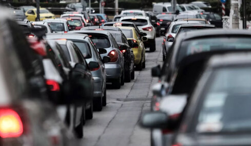 Τέλη κυκλοφορίας με τον μήνα: Πώς βγαίνουν ξανά τα ΙΧ στον δρόμο από 1η Απριλίου