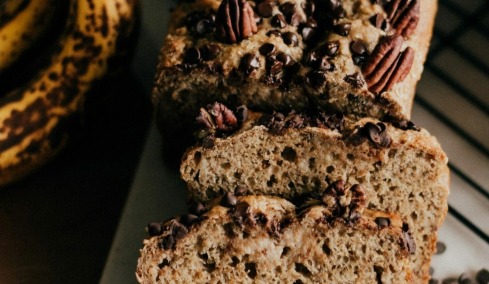 Σοκολατένιο banana bread: Eύκολη συνταγή για ένα πεντανόστιμο σνακ