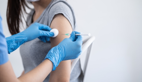 Τι πιστεύουν οι Έλληνες για τα εμβόλια του κορωνοϊού; Μελέτη σε 4 νοσοκομεία αποκαλύπτει
