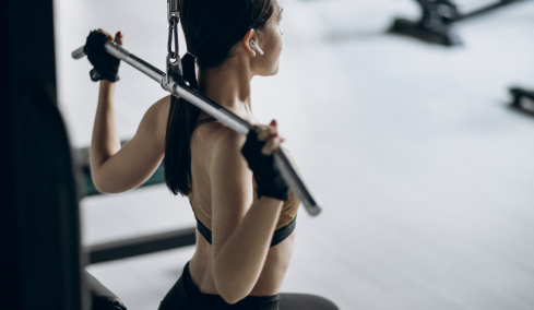 Γιατί να επιλέξετε προπόνηση δύναμης και πώς θα βρείτε τι σας ταιριάζει