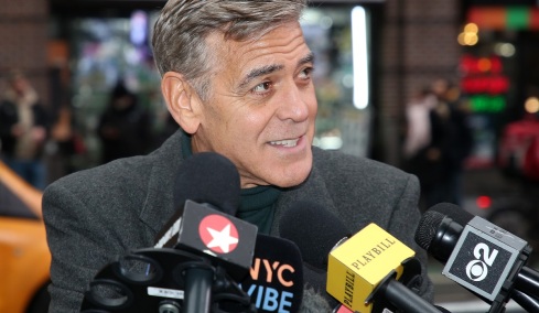 George Clooney: Έβαψε τα μαλλιά του – «Η Amal θα το μισήσει, τα παιδιά δεν θα σταματούν να γελάνε»