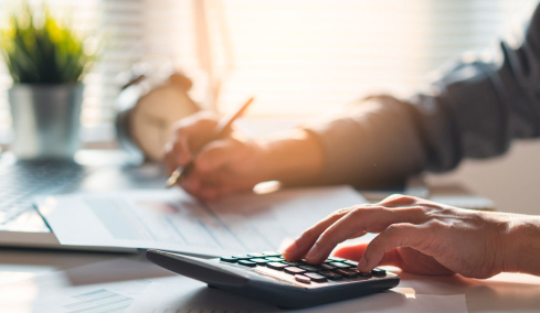 Φορολογικές δηλώσεις: Τη Δευτέρα ξεκινά η υποβολή, μειώσεις τεκμηρίων και νέοι κωδικοί στο Ε1