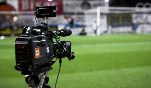 Οι αθλητικές μεταδόσεις της ημέρας: Πού θα δείτε ΑΕΚ, Άρη, μπάσκετ και τη μάχη Πανιώνιος-Καλαμάτα για την άνοδο στη Super League