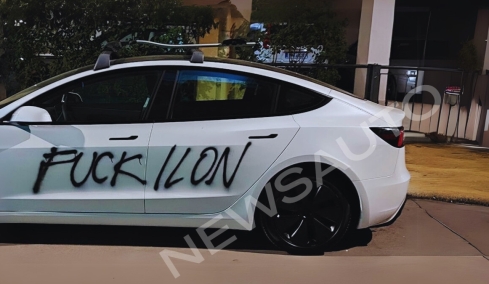 Φωτογραφία: Βανδαλίζουν και στην Ελλάδα Tesla λόγω Μασκ