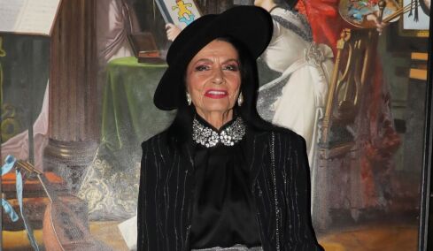 Ζωζώ Σαπουντζάκη: Δεν υπάρχει κανένα πρόβλημα, είναι μια χαρά, λέει στενή φίλη της ηθοποιού
