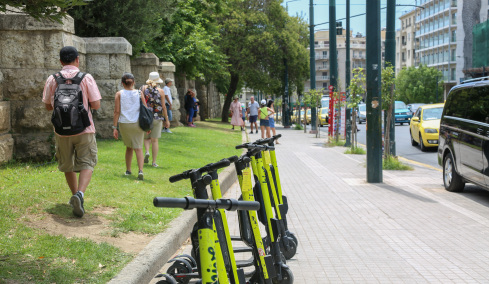 Αντιπαράθεση Θεοδωρικάκου - Δούκα για τα ηλεκτρικά πατίνια στην Αθήνα