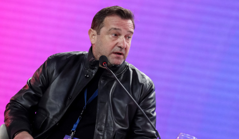 «Αρρωστημένη συμπεριφορά»: Η ανάρτηση Πλακιά για τη χριστουγεννιάτικη κάρτα της Hellenic Train