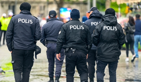 Δύο νεαρές Γαλλίδες δικάζονται για διακίνηση ναρκωτικών στην Τουρκία, λένε ότι εξαπατήθηκαν από φίλο τους