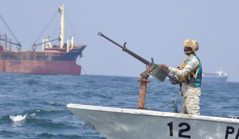 Η επανεμφάνιση Σομαλών πειρατών και η απειλή των Χούθι ανεβάζουν τον κίνδυνο για τη ναυσιπλοΐα (πίνακες)
