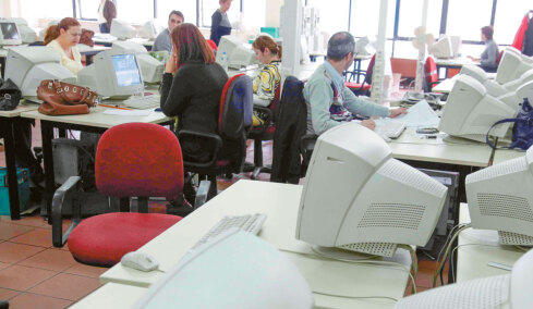 Αυξήσεις για 9 στους 10 δημοσίους υπαλλήλους, θα κερδίσουν 1 δισ. στα «καθαρά» το 2026, δείτε παραδείγματα
