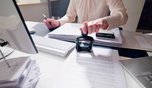 Τέλος το «κυνηγητό» εγγράφων: Δηλώσεις αντί για πιστοποιητικά στο Δημόσιο
