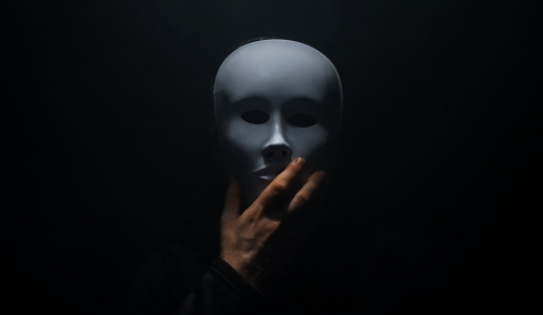 Οι σοκαριστικοί ισχυρισμοί πρώην αξιωματούχου του Λευκού Οίκου: «Μας κυβερνάει ο Mr.Global, μαριονέτες οι ηγέτες»