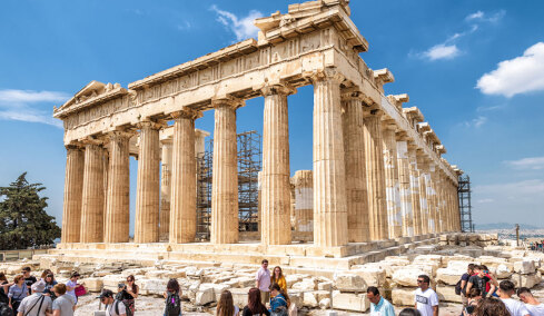 Γάτες στην Ακρόπολη και φαΐ σαν Ολυμπιονίκες: Οι πιο περίεργες εμπειρίες που κλείνουν οι τουρίστες στην Αθήνα μέσω του Airbnb