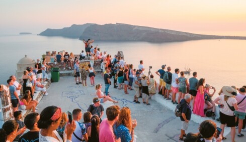ΙΝΣΕΤΕ: Ανθεκτικός ο ελληνικός τουρισμός – «Αγκάθι» η συρρίκνωση της μέσης διάρκειας παραμονής