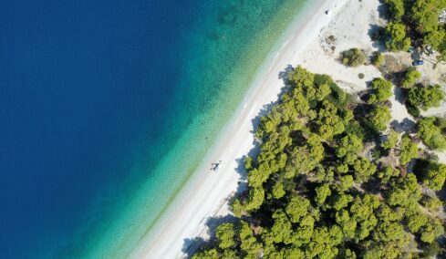 5 παραλίες στην Κορινθία -Πεντακάθαρα νερά και απέραντες αμμουδιές
