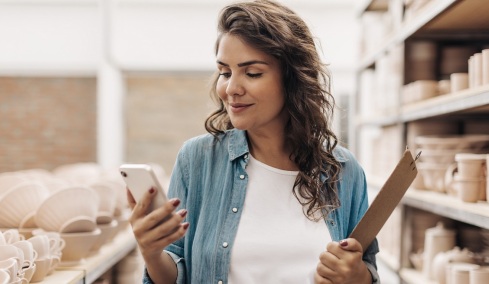 Επικοινωνία που μετράει: COSMOTE Business Messaging Pack για μικρομεσαίες επιχειρήσεις