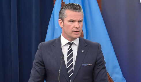 Χέγκσεθ για Ιράν: Οι ΗΠΑ και ο Τραμπ θα καθορίσουν τους όρους παράδοσης 