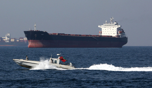 Αντίστροφη μέτρηση για τον αμερικανικό αποκλεισμό στα Στενά του Ορμούζ, πώς θα εφαρμοστεί
