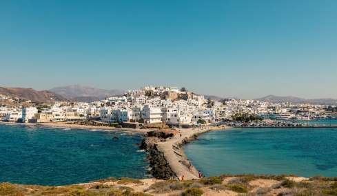 Ένα ελληνικό νησί στα πιο ελκυστικά και ηλιόλουστα μέρη της Ευρώπης για τους Ιρλανδούς: «Δαντελωτές ακτές με λευκή άμμο και κρυστάλλινα νερά»