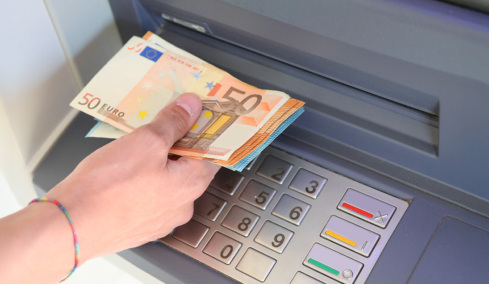 Επίδομα 250 ευρώ: Ποιοι το χάνουν, πότε θα δοθεί
