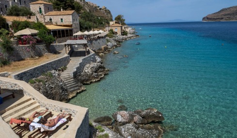 6 προορισμοί στην ηπειρωτική Ελλάδα που μοιάζουν με νησί