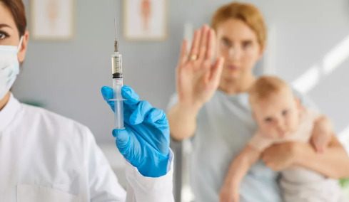 Έλληνας γιατρός απαντά σε Αμερικανούς αντιεμβολιαστές – Με άρθρο στο κορυφαίο ιατρικό περιοδικό παγκοσμίως
