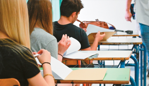 Αναλυτικός οδηγός για τις Πανελλαδικές: Η διαδρομή μέχρι τις εξετάσεις, οι 10 συμβουλές και το πρόγραμμα των 3 φάσεων