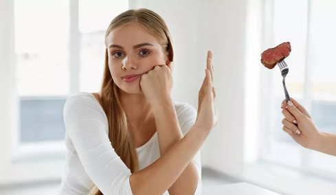 Το μυστήριο σύνδρομο «αλλεργίας» στο κόκκινο κρέας – Τι σχέση έχει με τα τσιμπούρια