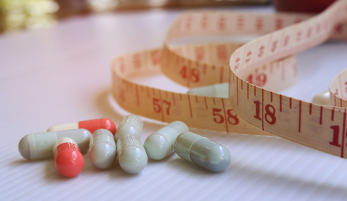 Έρχεται το χάπι αδυνατίσματος μέσα στο 2026, γιατί το αποτέλεσμα διαφέρει ανά άτομο και η διακοπή οδηγεί σε υποτροπή