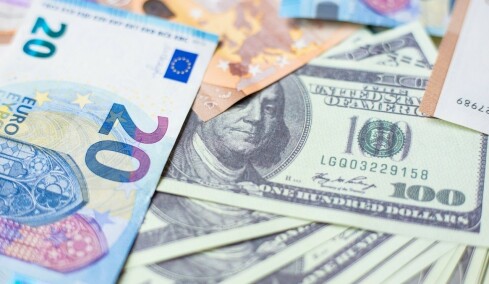 Σε πτώση το ευρώ, οδεύει για το χειρότερο τρίμηνο από το 2024 λόγω του ενεργειακού σοκ