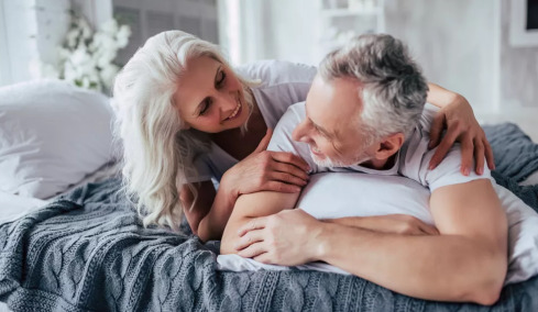 Καλύτερη ερωτική ζωή μετά τα 50 – Οι επιστήμονες του Χάρβαρντ συμβουλεύουν